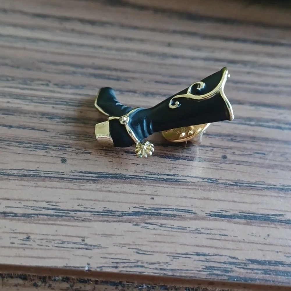 Vintage Ballou Reg'd signed Black & Gold boot pin